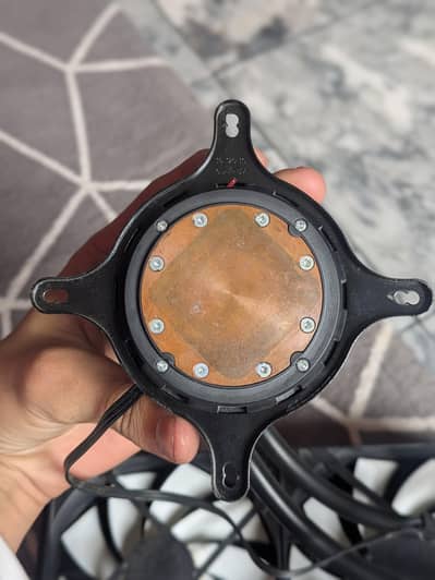 Arctic liquid cooler