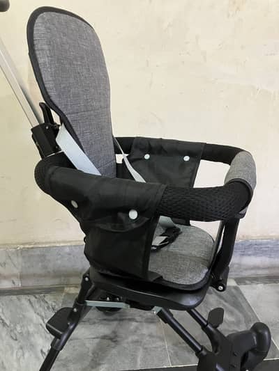 Slightly Used Foldable & Lightweight Baby Stroller – Excellent Condit