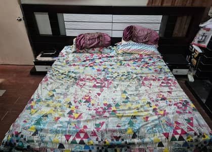 A Bedroomset with Wardrobe and Dressing Table.