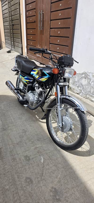 HONDA 125 FOR SALE 10/10 CONDITION ORIGINAL RED COLOUR TANKI AVAILABLE