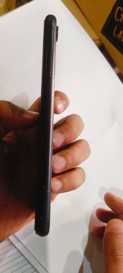 I phone xr 64 Jv with charger LCD bootam lien urgent for sale