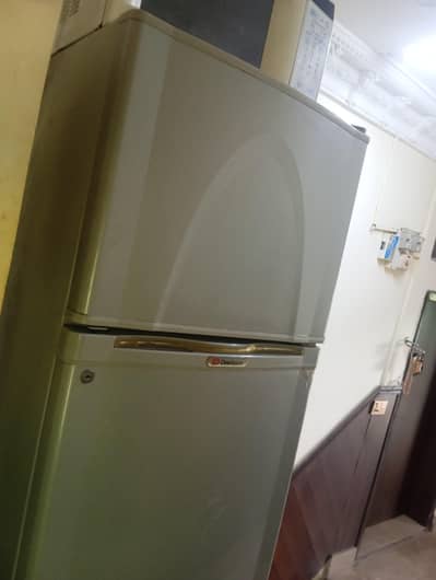 فریج برا ے فروخت