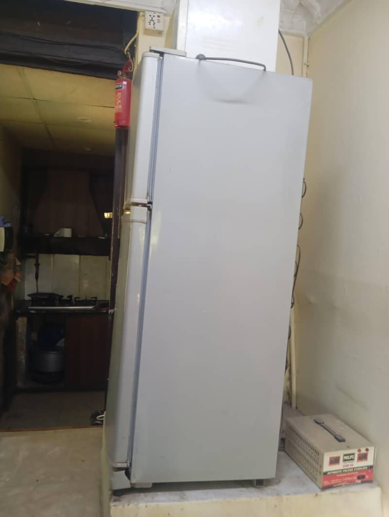 فریج برا ے فروخت 2