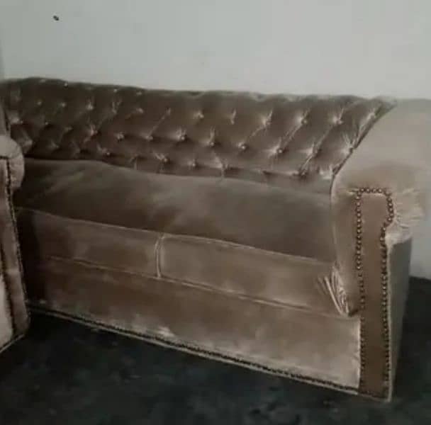 گھر کے کاموں کے لیے فیمیل میڈ 0