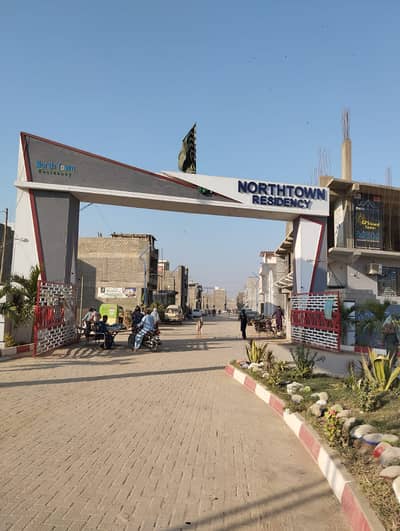 120 Yard Plot For Sale (Gold Block)