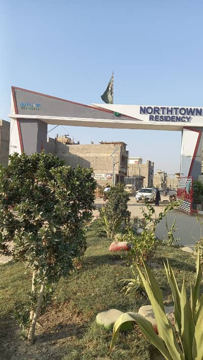 120 Yard Plot For Sale (Gold Block)