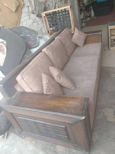 2  piece 3  seater sofa  different colour