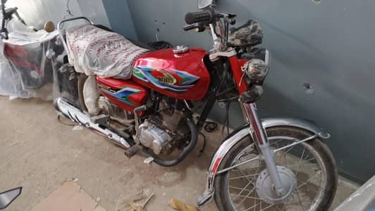 The bike is like new, has driven only 1280 kms. original