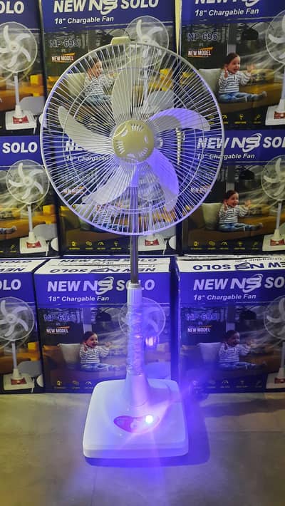 Rechargeable fan 18 inch 3 hrs light k bagair backup pedestal fan