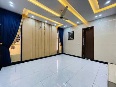 10 Marla House Available For Rent With Gas In Jasmine Block Sector C Bahria Town Lahore