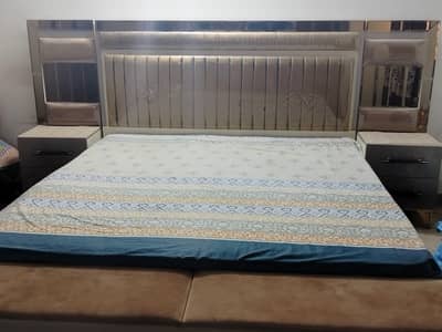 KING SIZE BED ROOM SET WITH MATTRES.