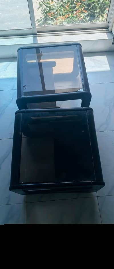 2 table hain pure dayar  ki condition 10/10 hai contact no 03146621971