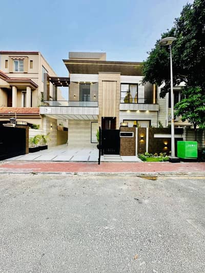 A BEAUTIFUL 10 MARLA HOUSE FOR SALE IN JASMINE BLOCK SECTOR C BAHRIA TOWN LAHORE