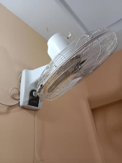 Bracket fans like new