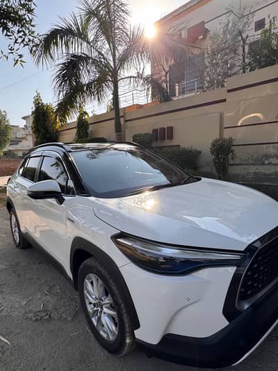 Toyota Cross hybrid hev x