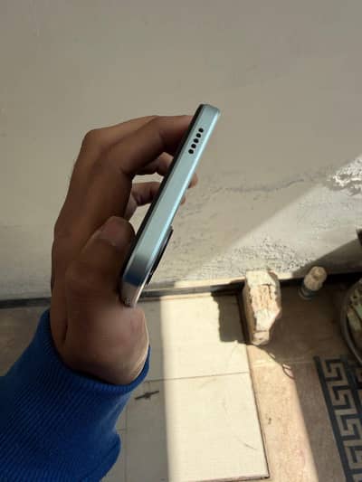 vivo y18 4+4 128 gb neat phone