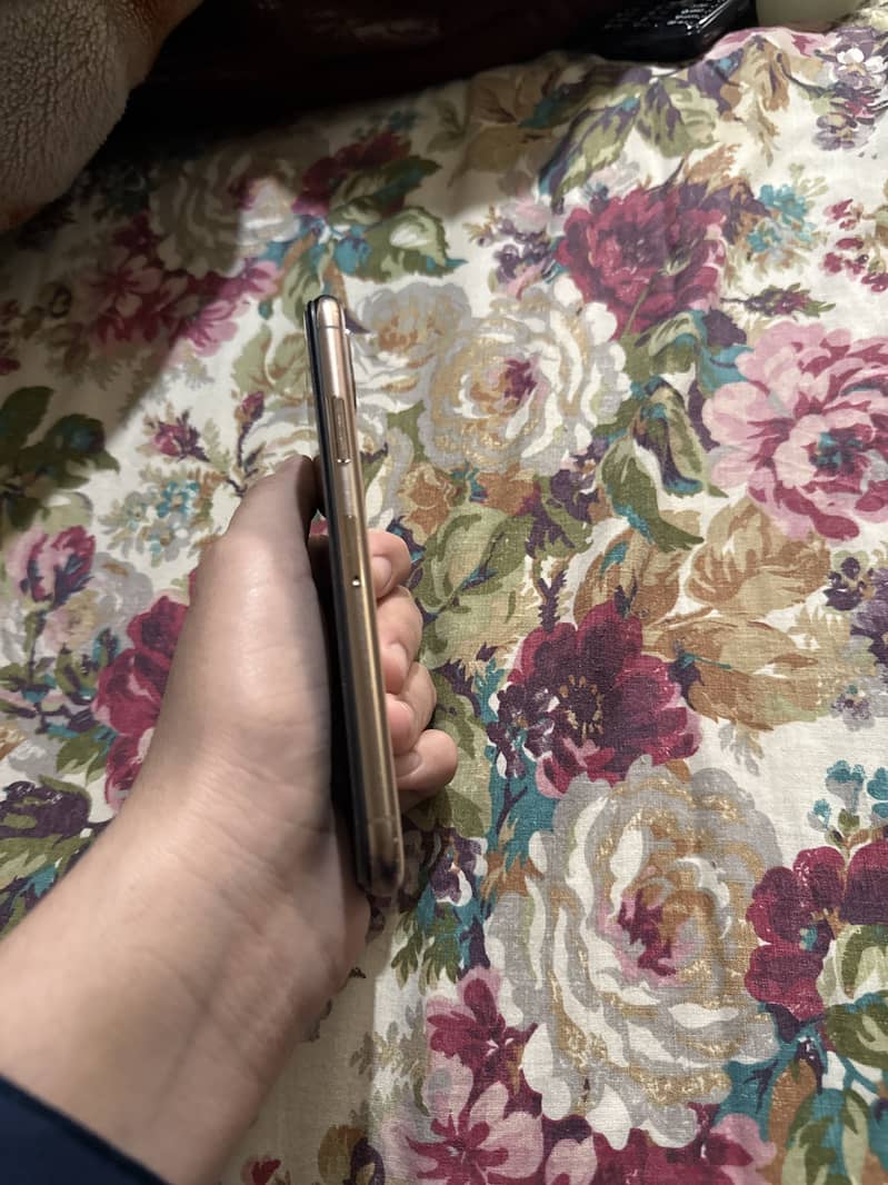 iPhone XS 6