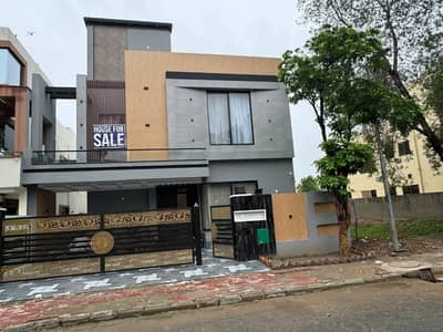 A BEAUTIFUL 10 MARLA HOUSE FOR SALE IN JASMINE BLOCK SECTOR C BAHRIA TOWN LAHORE