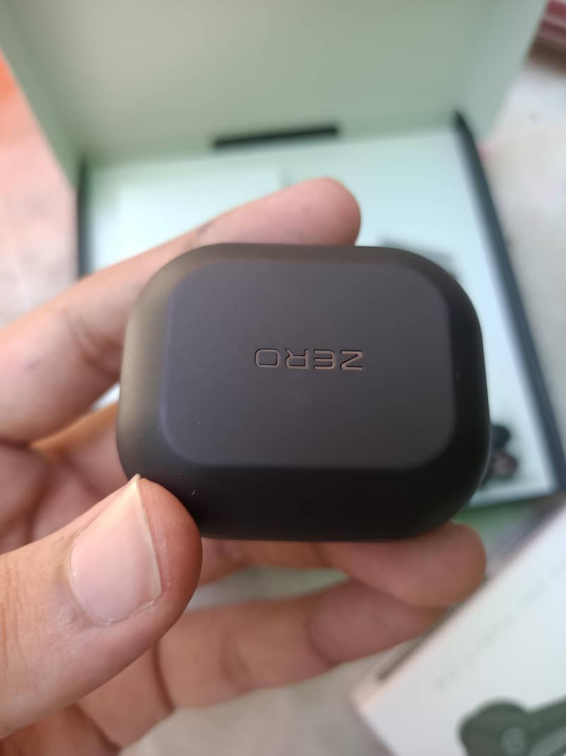 Gravity Wireless Earbuds 1