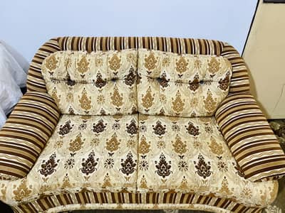 •	7-Seater Sofa in Excellent Condition – Ready to Use