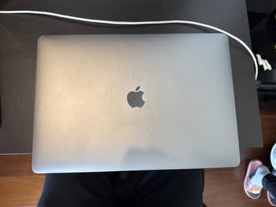 MacBook Pro 2018 good condition15 inch