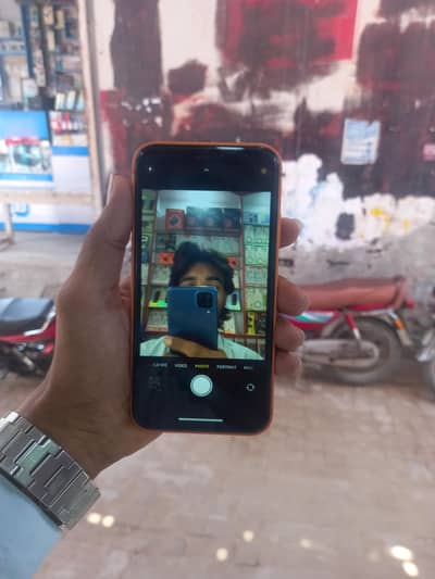 iphone xr convrt 17 pro max