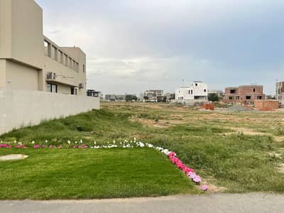 1 kanal plot excellent location DHA Phase 8 W block