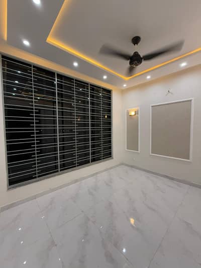 10 Marla Like Brand New Full House Available For Rent in Rafi Block Bahria Town Lahore