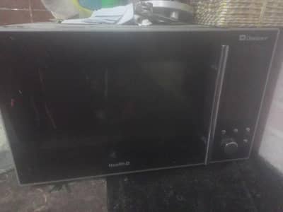 microwave in new condition only few month used
