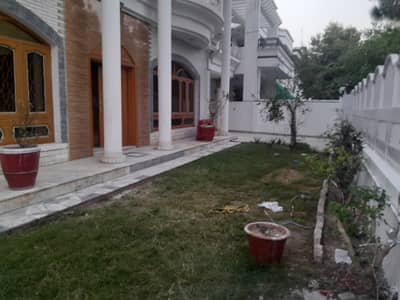 F-11/4 Outclass Ground Portion Size 1/Kanal Very Reasonable Rent