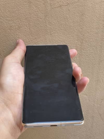 Google pixel 7pro condition 10/10 with green line