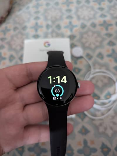 GOOGLE PIXEL WATCH 2 LIKE NEW
