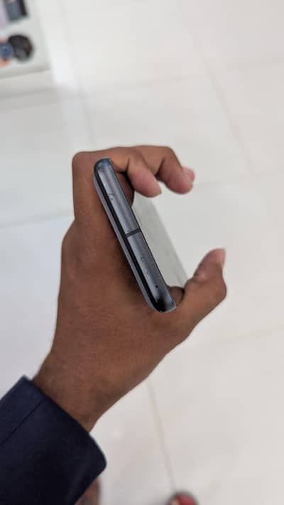 Google pixel 8 duel sim approved 9/10 water pack