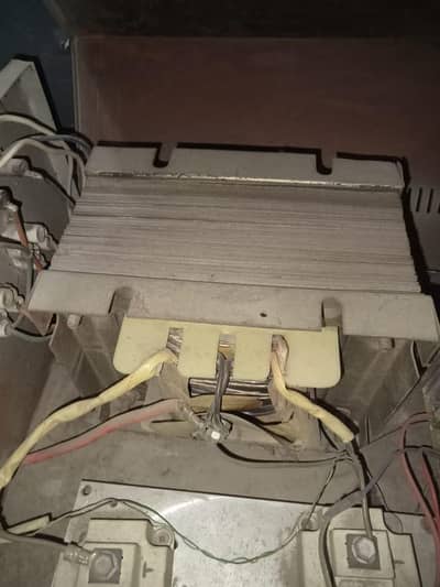 UPS 2000 WATTS IN GOOD CONDITION