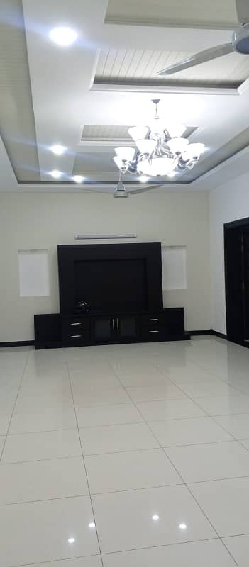 10 Marla (35x70) Prime Location Full house for Rent in G13/1 Islamabad