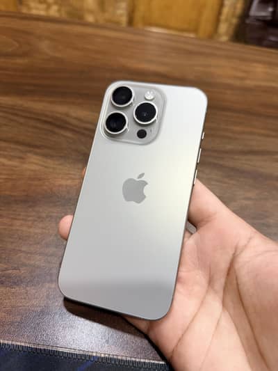 Apple I phone 15 pro J. V