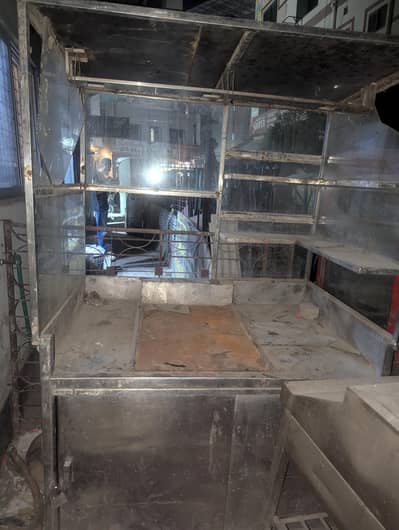 shawarma and burger counter