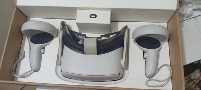 OCULUS QUEST 2 WITH BOX