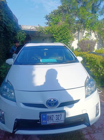 Pearl white 2011 Prius cruise control S variant