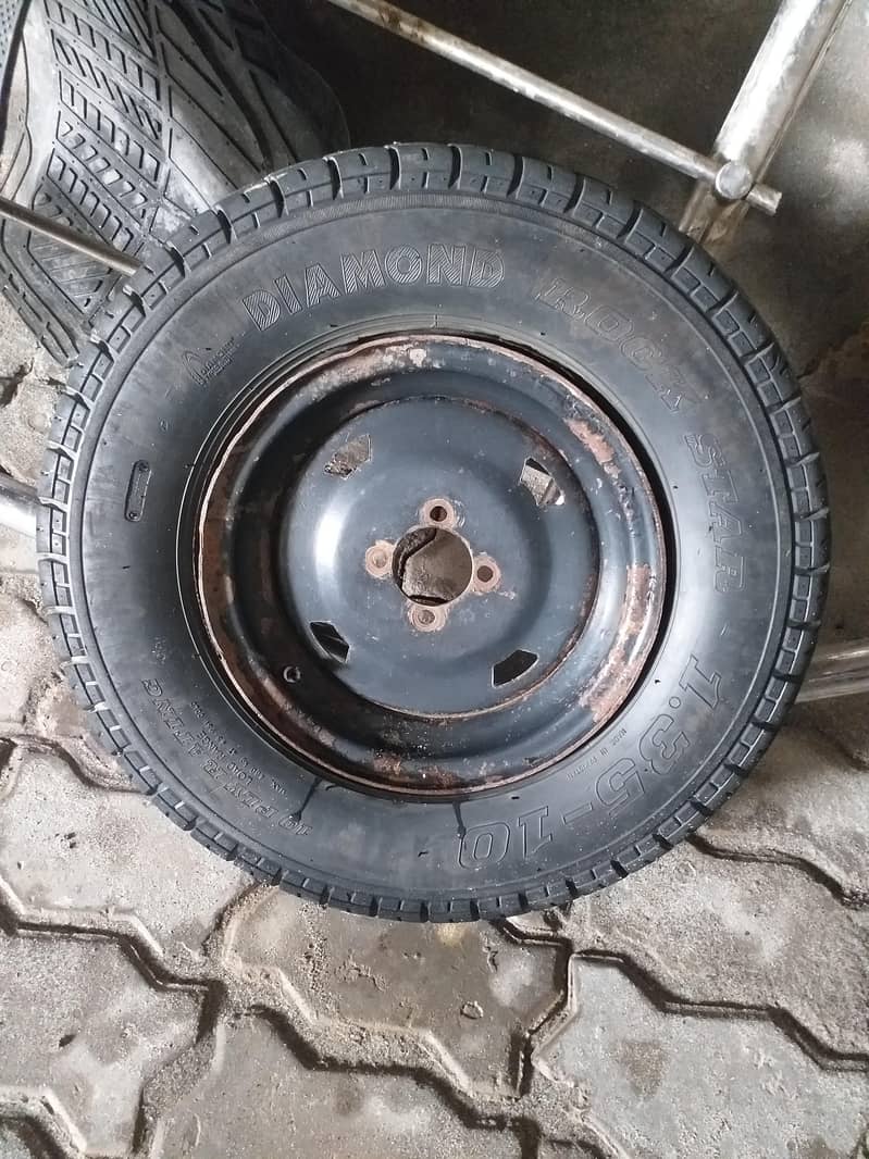 100cc لوڈر رکشہ کا ٹائر بہترین کنڈیشن 0