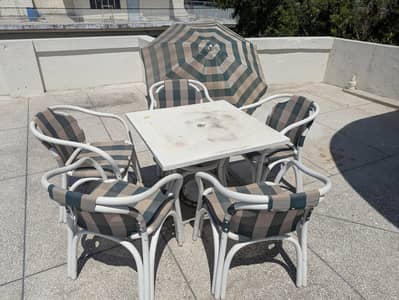 Exclusive Quality5 seat Outdoor Table And Chir  Set . 10 /10 Condition