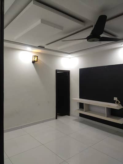 10 Marla portion for rent in pakarab society