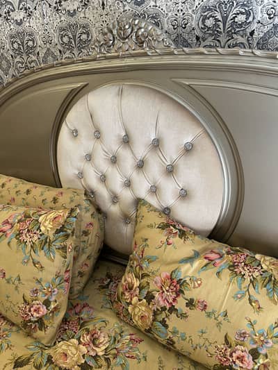 Bed set ( side tables & dressing table