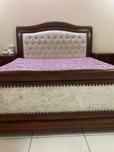 Elegant Solid Wood Bedroom set