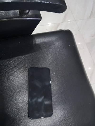 iphone 13 simple black color