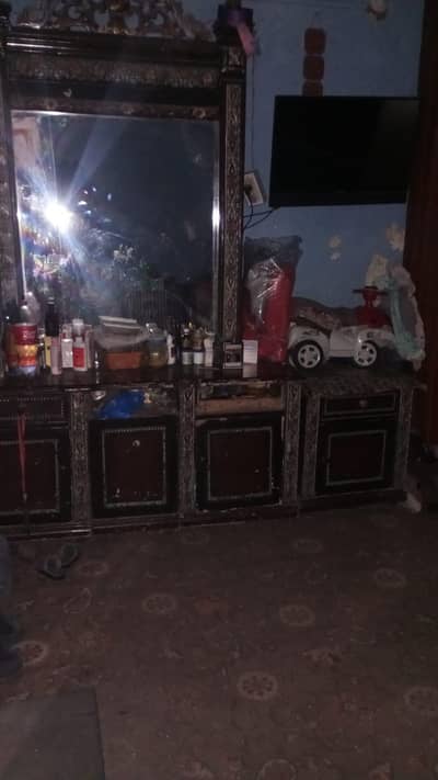 dressing and 2 table and shkos