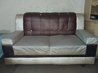 SOFA SET INCLUDING 1, 2 AND 3 SEATERS SOFAS WITH GOOD CONDITION