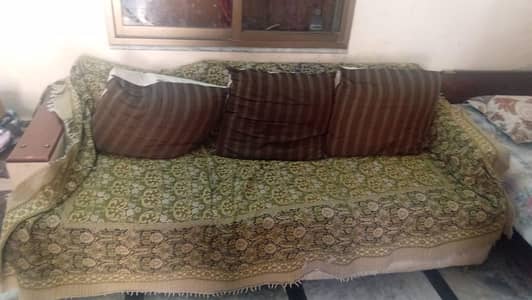 sofa ha bhoot achi wood ka ha jis ko samj aye le lyee9