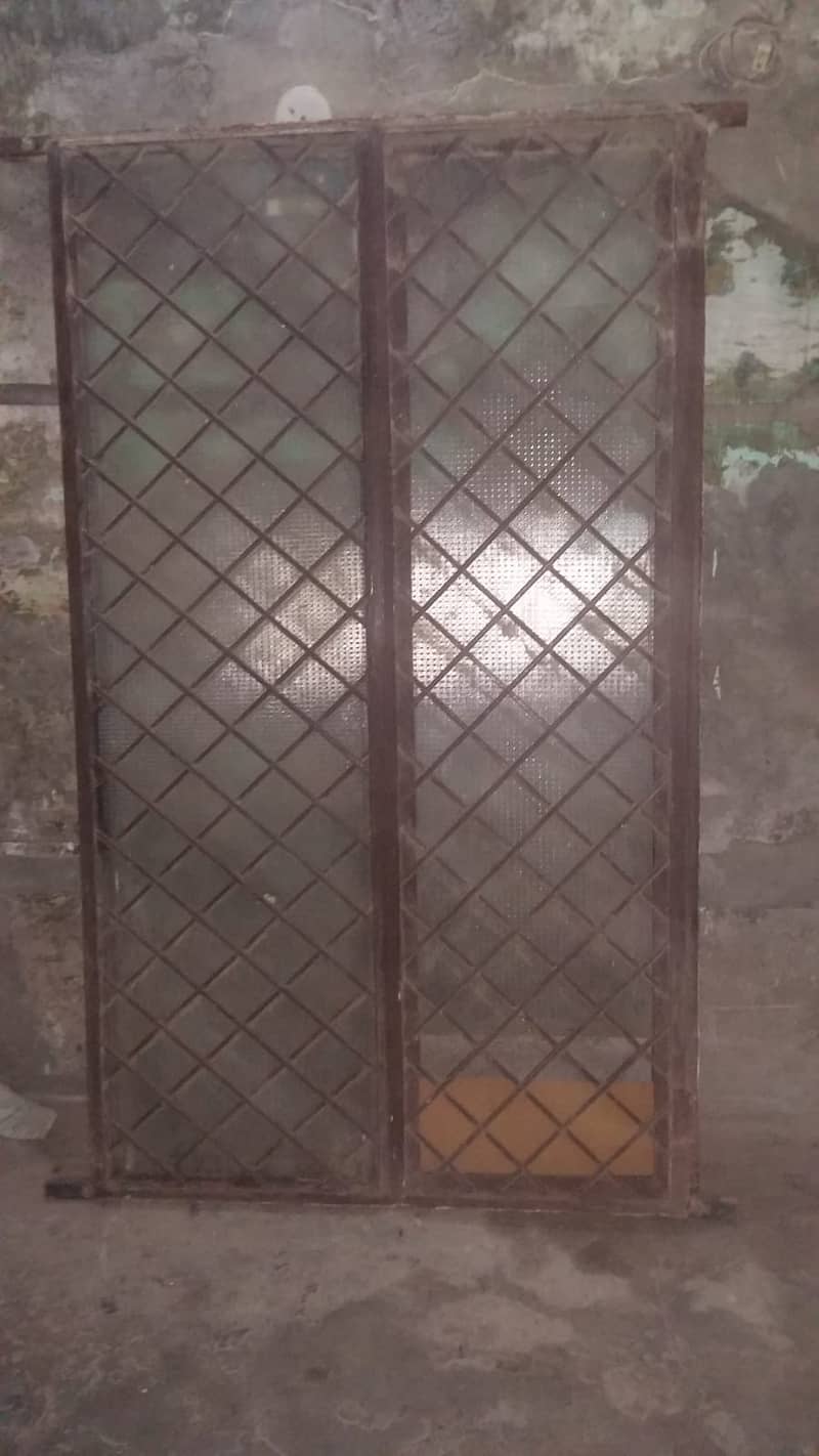 Iron window 0