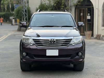 TOYOTA FORTUNER 2.7 V 2013